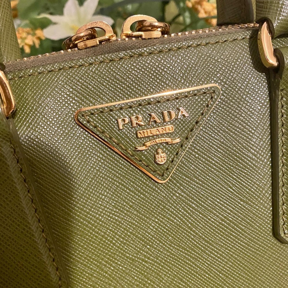 ✨HP✨ Prada Bag - Picture 3 of 16